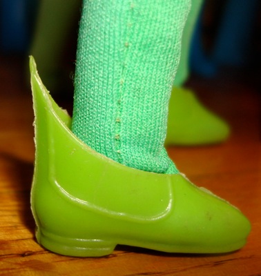 Ledy Robin, green shoes, factory slice on green boot used for no other Ledy character